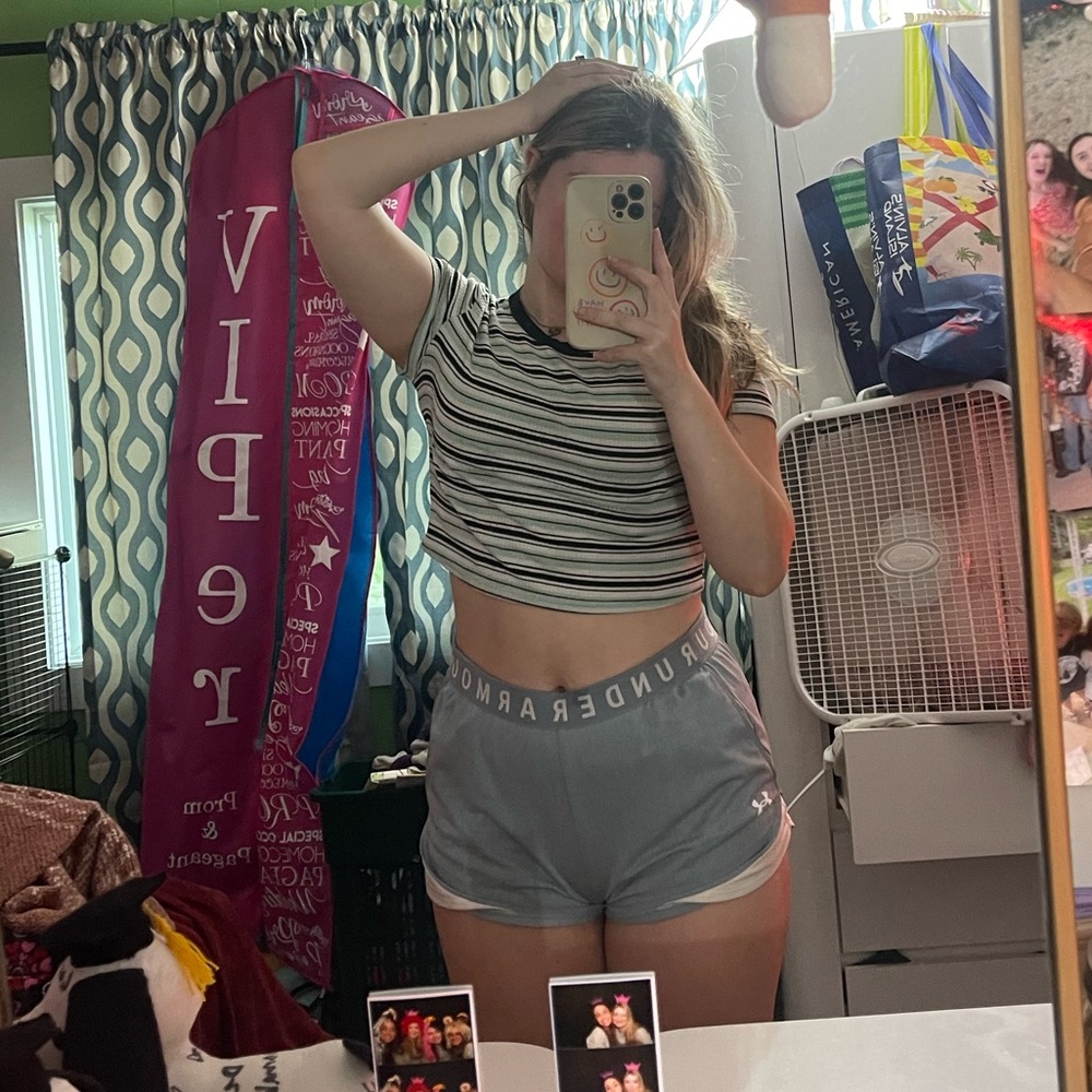 Multi color crop top short sleeve shirt